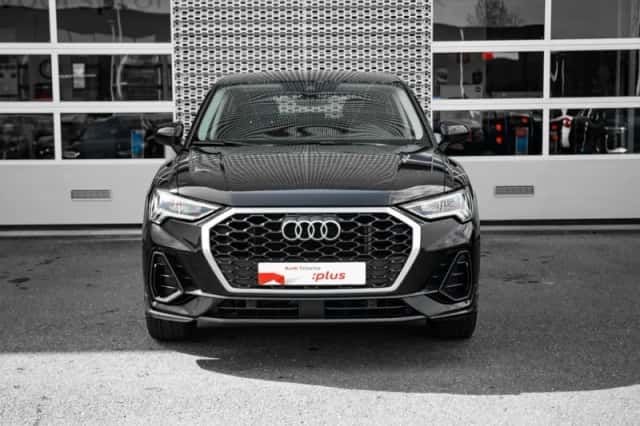 Audi Q3 (2022) thumbnail 3
