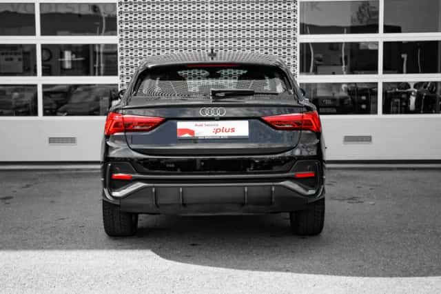 Audi Q3 (2022) thumbnail 4