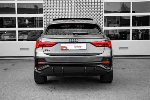 Audi Q3 (2022) thumbnail 4
