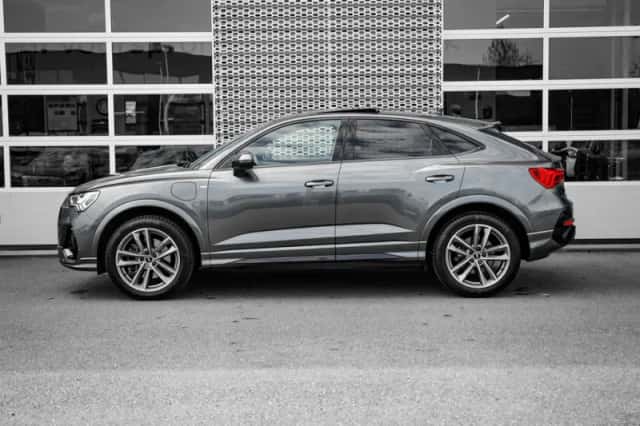 Audi Q3 (2022) thumbnail 5