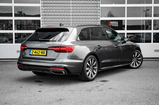 Audi A4 (2024) thumbnail 2