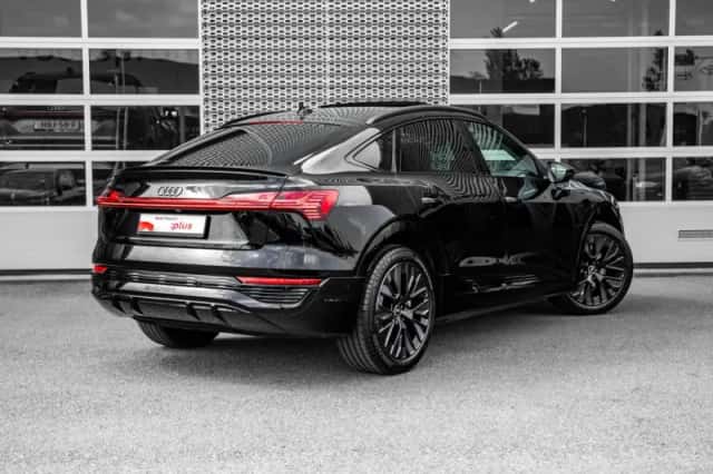Audi Q8 (2024) thumbnail 2