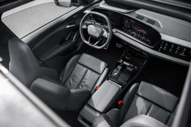 Audi Q6 e-tron (2025) thumbnail 8