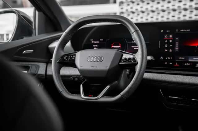 Audi Q6 e-tron (2025) thumbnail 12