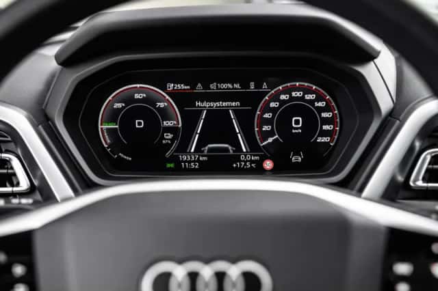 Audi Q4 e-tron (2025) thumbnail 12
