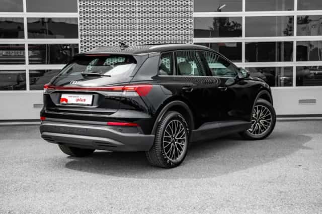 Audi Q4 e-tron (2025) thumbnail 3