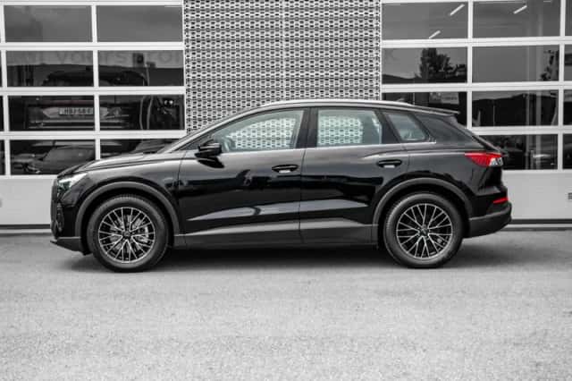 Audi Q4 e-tron (2025) thumbnail 5