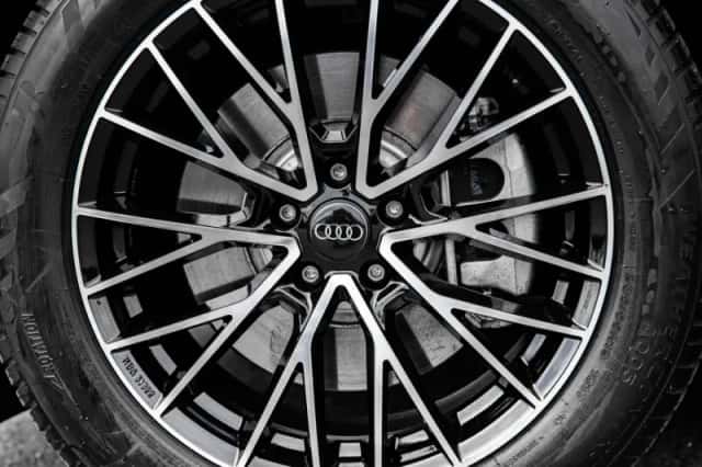 Audi Q4 e-tron (2025) thumbnail 8