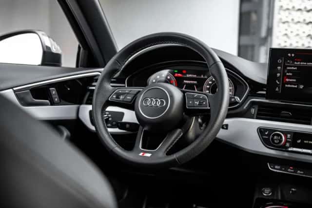 Audi A4 (2024) thumbnail 11
