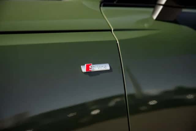 Audi A4 (2024) thumbnail 14
