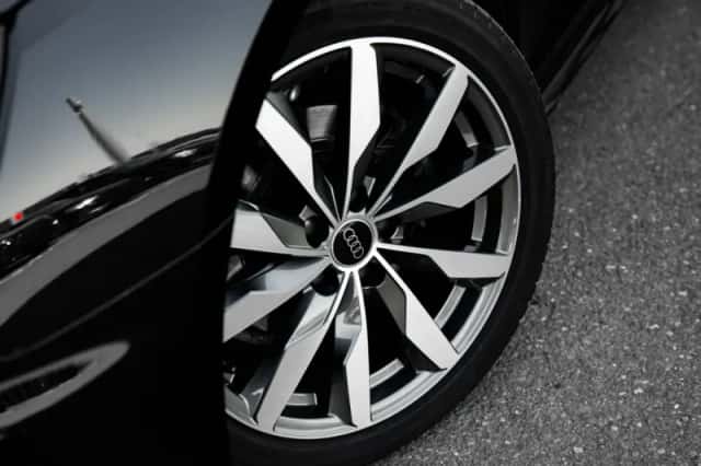 Audi A4 (2024) thumbnail 7
