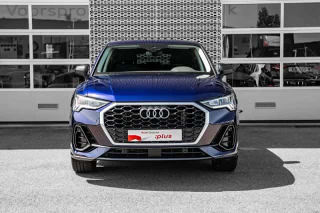 Audi Q3 (2022) thumbnail 3