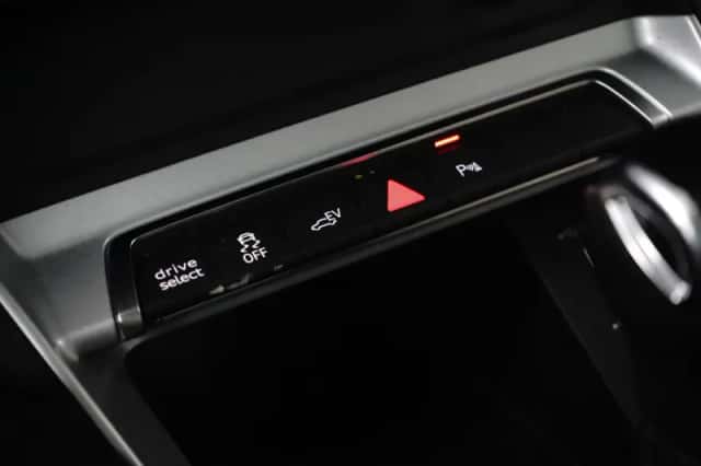 Audi Q3 (2021) thumbnail 28