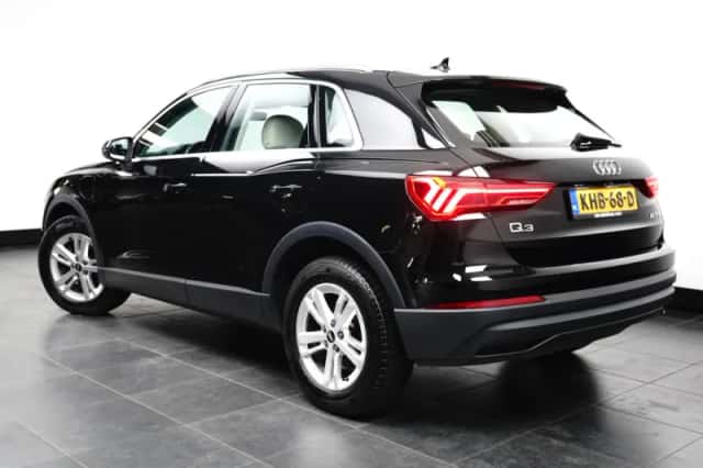 Audi Q3 (2021) thumbnail 5