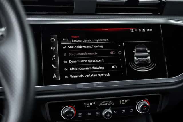 Audi Q3 (2022) thumbnail 30
