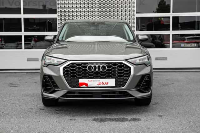 Audi Q3 (2022) thumbnail 2