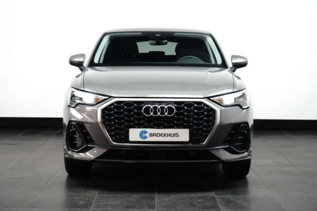 Audi Q3 (2022) thumbnail 2