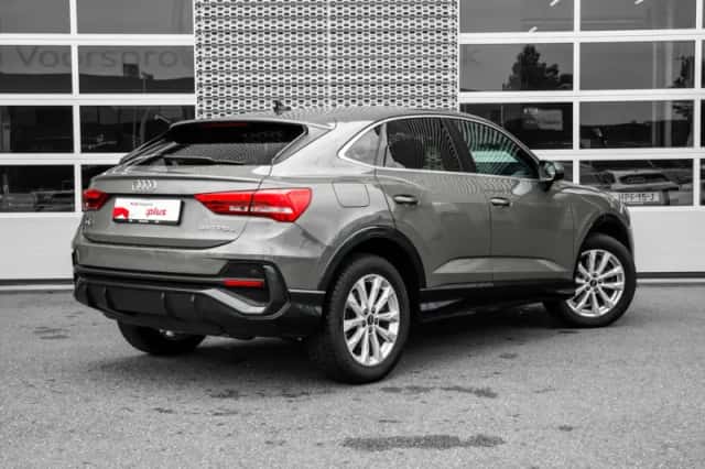 Audi Q3 (2022) thumbnail 3