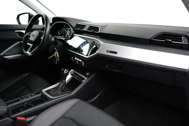 Audi Q3 (2022) thumbnail 7