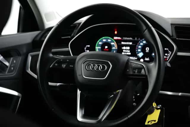 Audi Q3 (2022) thumbnail 10