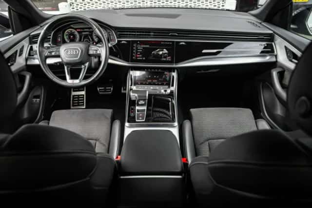 Audi Q8 (2021) thumbnail 9