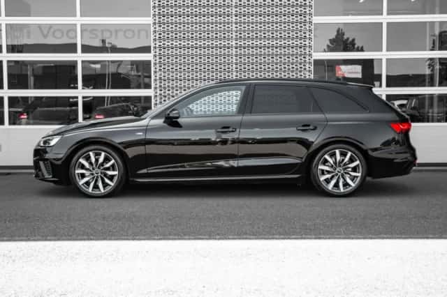 Audi A4 (2024) thumbnail 5
