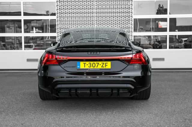 Audi e-tron GT (2023) thumbnail 4