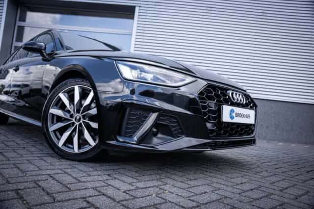 Audi A4 (2024) thumbnail 3