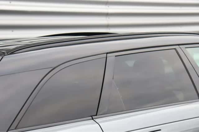 Land Rover Range Rover Velar (2023) thumbnail 12