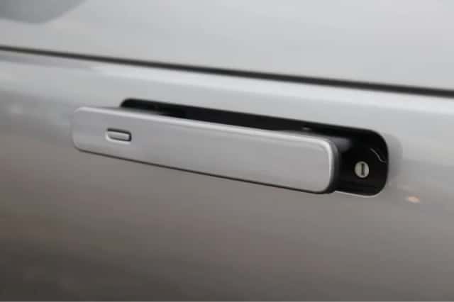 Land Rover Range Rover Velar (2023) thumbnail 13