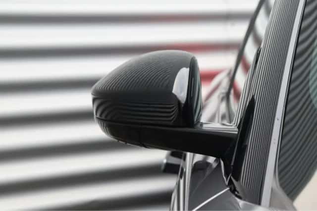 Land Rover Range Rover Velar (2023) thumbnail 15
