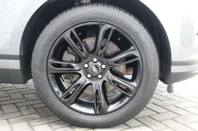 Land Rover Range Rover Velar (2023) thumbnail 16
