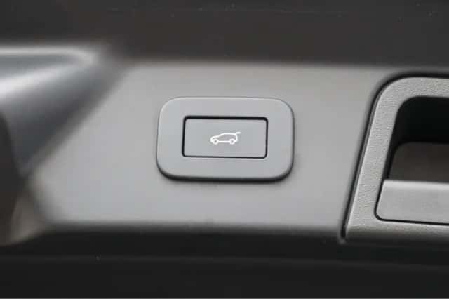 Land Rover Range Rover Velar (2023) thumbnail 19