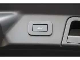 Land Rover Range Rover Velar (2023) thumbnail 19