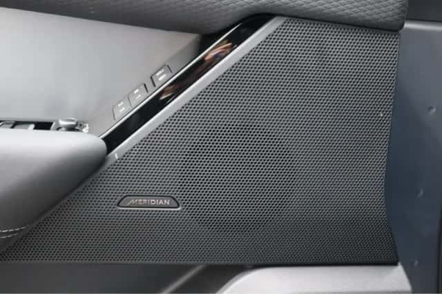 Land Rover Range Rover Velar (2023) thumbnail 26