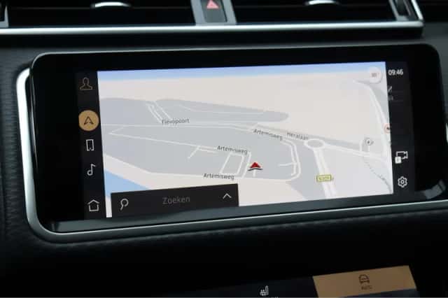 Land Rover Range Rover Velar (2023) thumbnail 37