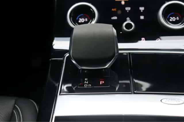 Land Rover Range Rover Velar (2023) thumbnail 46