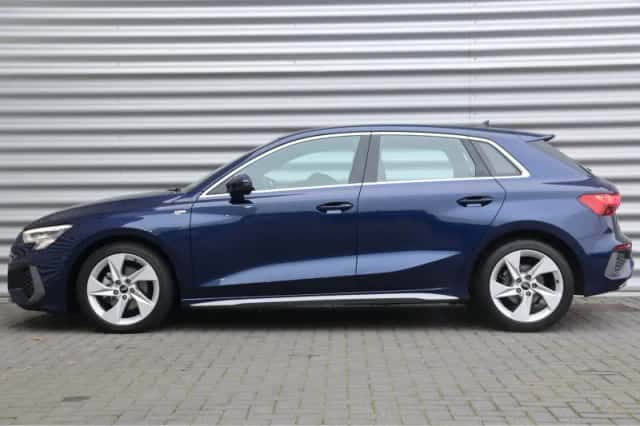 Audi A3 (2023) thumbnail 2