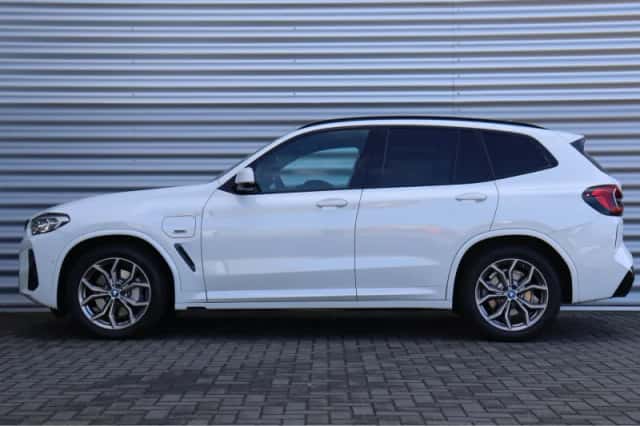 BMW X3 (2021) thumbnail 2