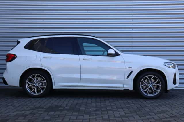 BMW X3 (2021) thumbnail 3