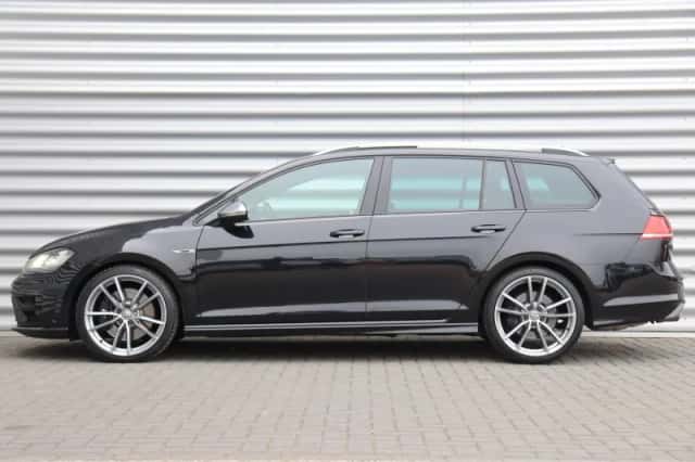 Volkswagen Golf (2016) thumbnail 2