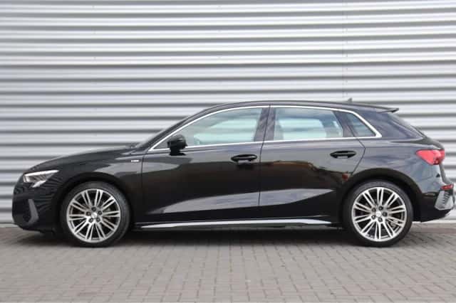 Audi A3 (2022) thumbnail 2