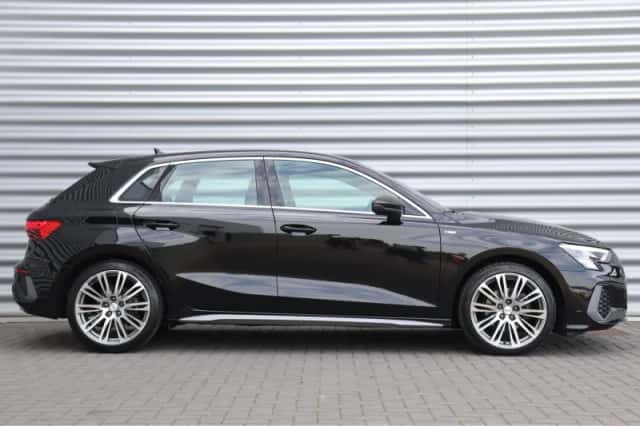 Audi A3 (2022) thumbnail 3