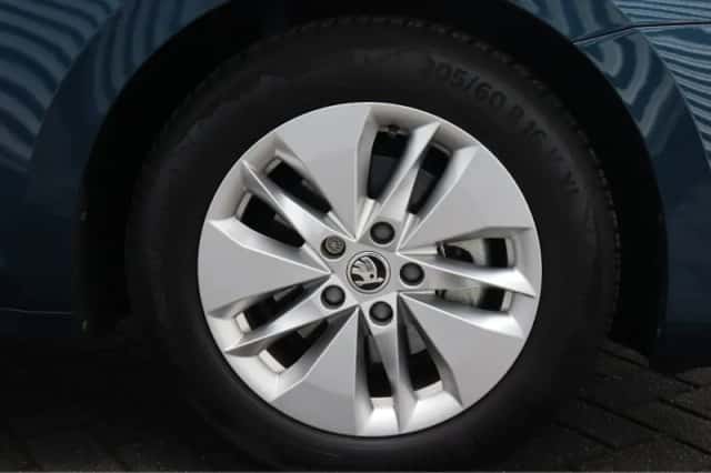 Škoda Octavia (2022) thumbnail 11