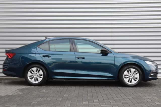 Škoda Octavia (2022) thumbnail 3