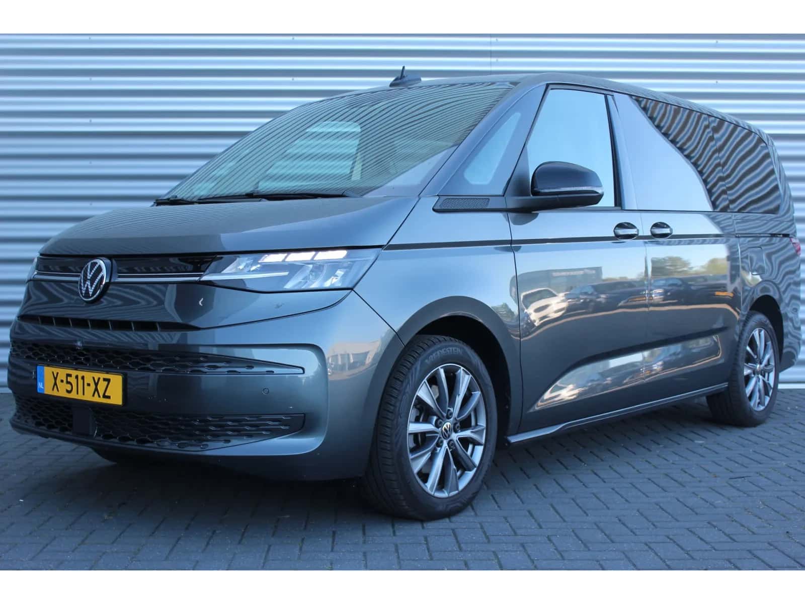 Volkswagen Multivan (2024) — foto 1
