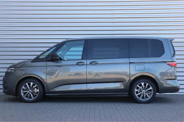 Volkswagen Multivan (2024) thumbnail 2
