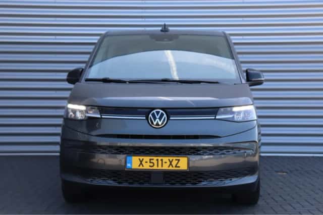 Volkswagen Multivan (2024) thumbnail 5