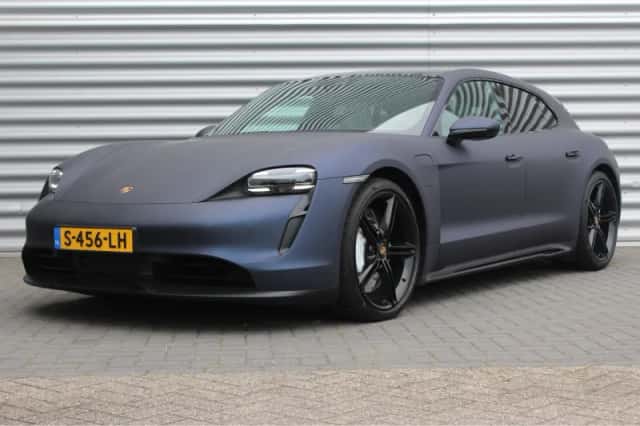 Porsche Taycan (2023) thumbnail 1