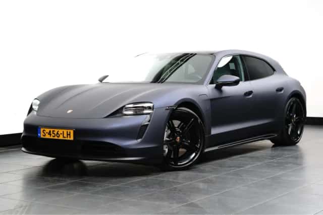 Porsche Taycan (2023) thumbnail 2